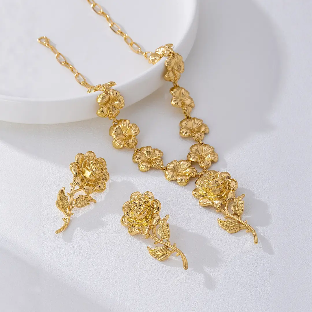 2-Piece Set of Fashionable, Elegant and Exquisite Palace Style Gorgeous Accessible Luxury Rose Flower Pendant Necklace and Earrings Set
