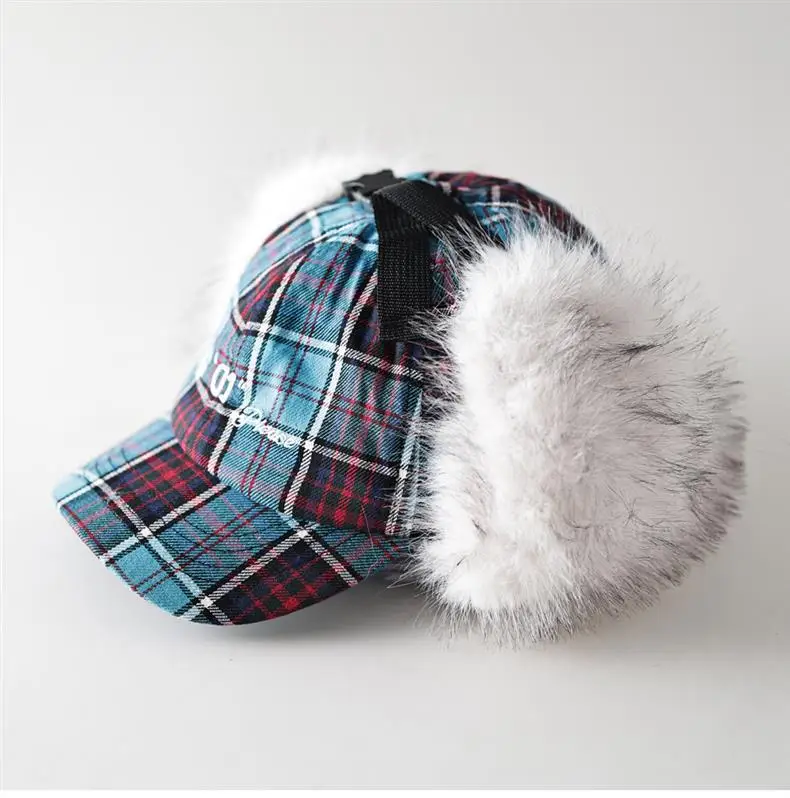 Men Women Plaid Fur Ear Traps Cap — feature 2