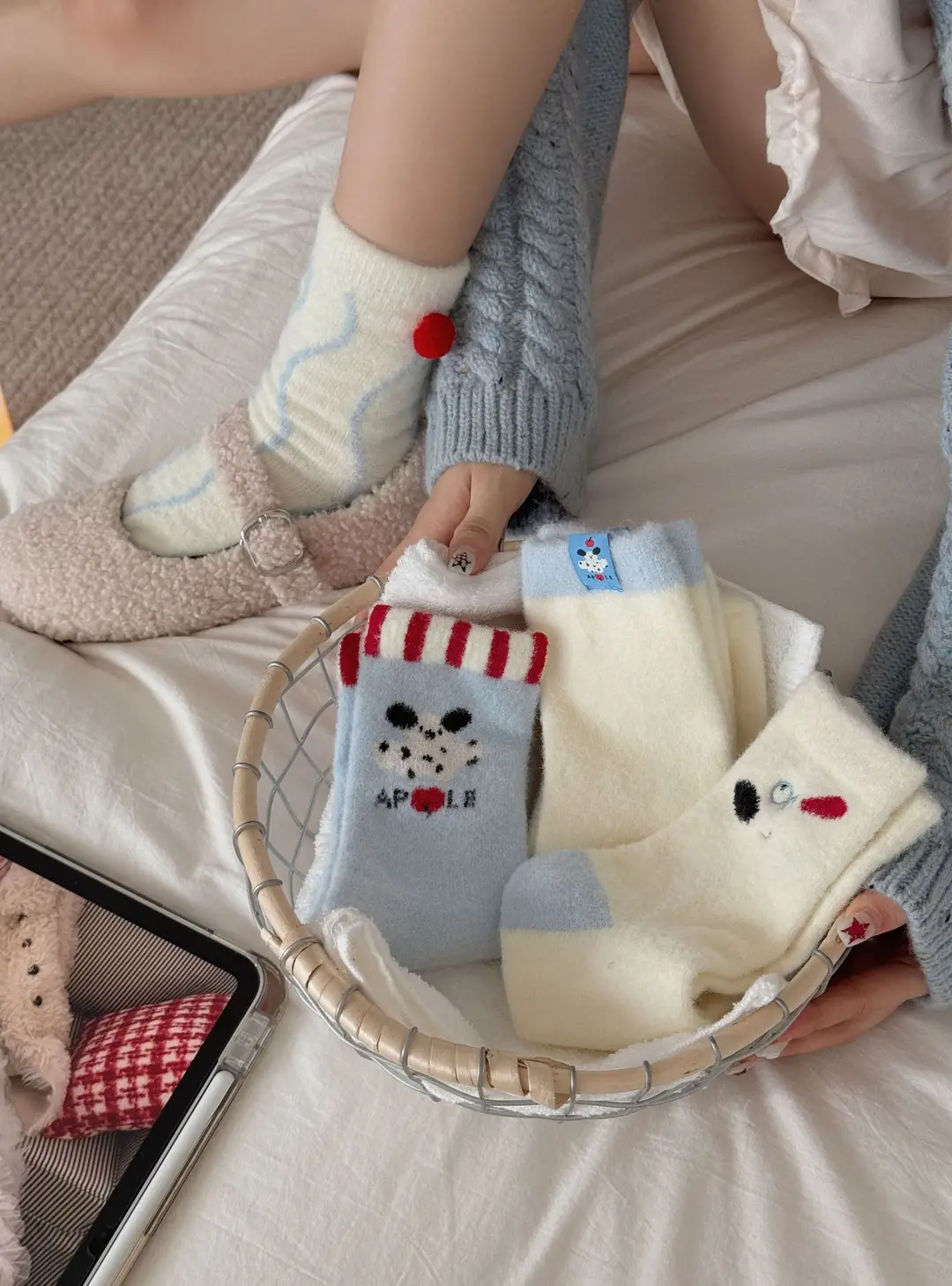Soft and Fluffy Australian Wool Socks with Puppy Fur Balls, Women's Fabric Label Mid-Calf Socks, Autumn and Winter Thickened and Warm Mid-Calf Socks — feature 13