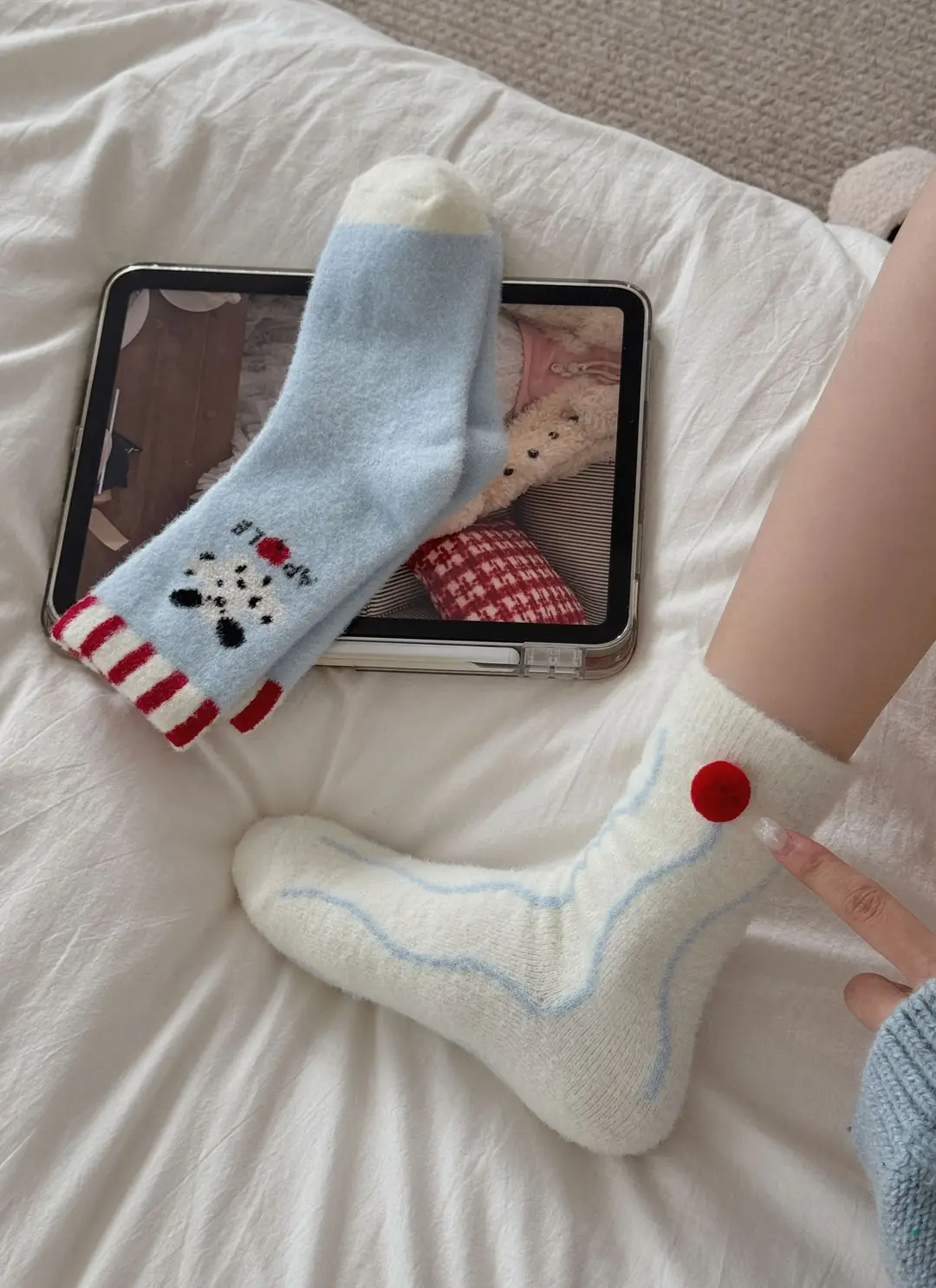 Soft and Fluffy Australian Wool Socks with Puppy Fur Balls, Women's Fabric Label Mid-Calf Socks, Autumn and Winter Thickened and Warm Mid-Calf Socks — feature 14
