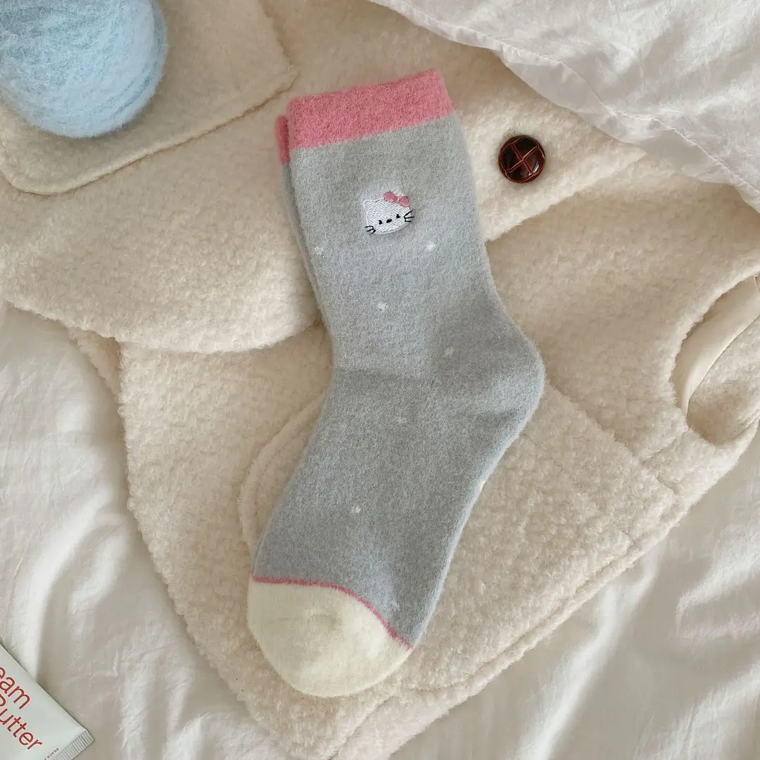 Soft and Fluffy Australian Wool Socks with Puppy Fur Balls, Women's Fabric Label Mid-Calf Socks, Autumn and Winter Thickened and Warm Mid-Calf Socks