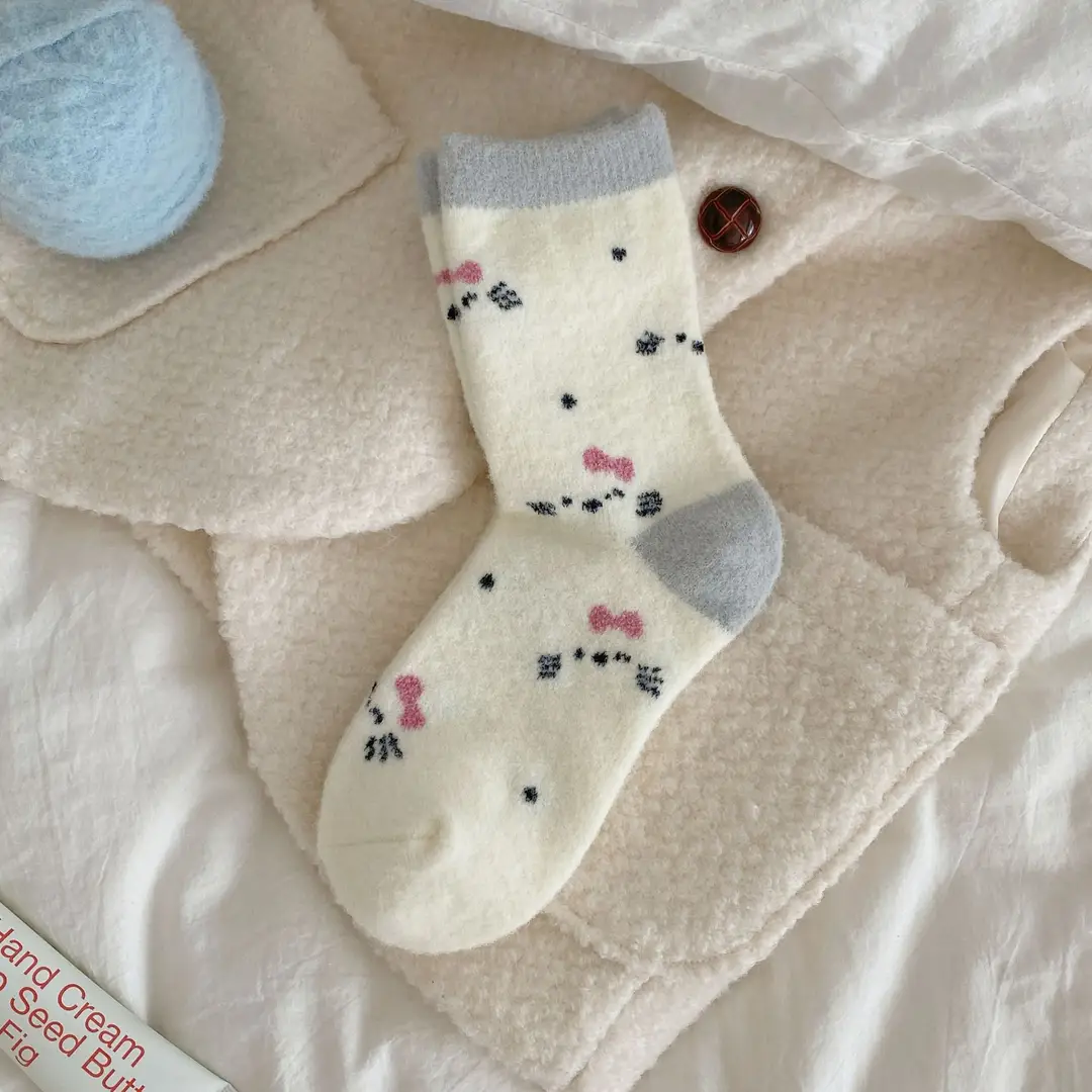 Soft and Fluffy Australian Wool Socks with Puppy Fur Balls, Women's Fabric Label Mid-Calf Socks, Autumn and Winter Thickened and Warm Mid-Calf Socks