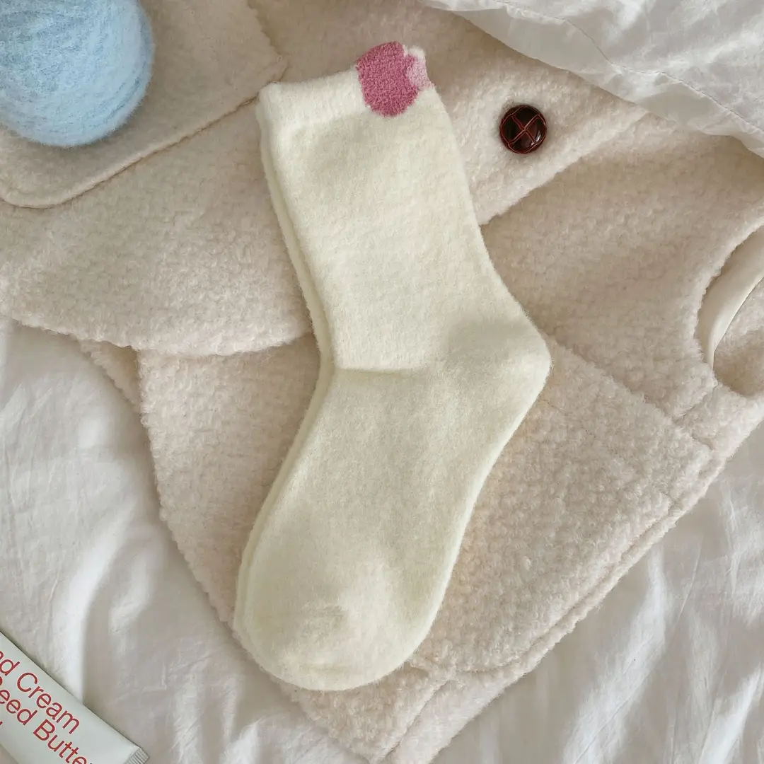 Soft and Fluffy Australian Wool Socks with Puppy Fur Balls, Women's Fabric Label Mid-Calf Socks, Autumn and Winter Thickened and Warm Mid-Calf Socks
