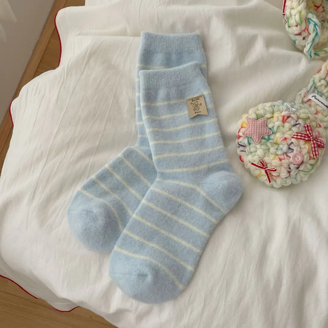 Soft and Fluffy Australian Wool Socks with Puppy Fur Balls, Women's Fabric Label Mid-Calf Socks, Autumn and Winter Thickened and Warm Mid-Calf Socks