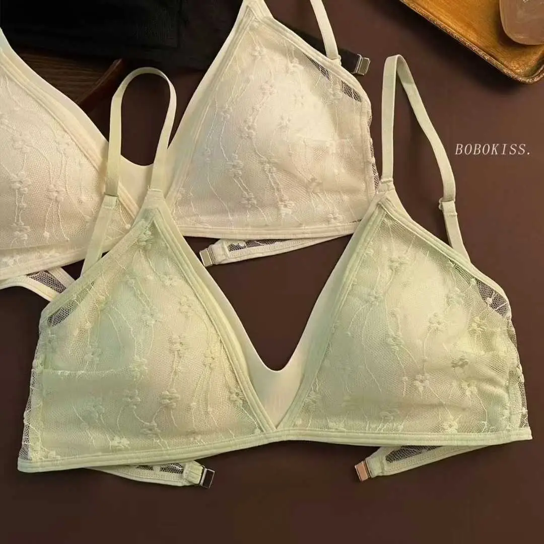 French Lace Large U-Shaped Seamless Bra for Women, Thin and Comfortable, Small Chest Push-Up Triangle Cup Wireless Bra — feature 3