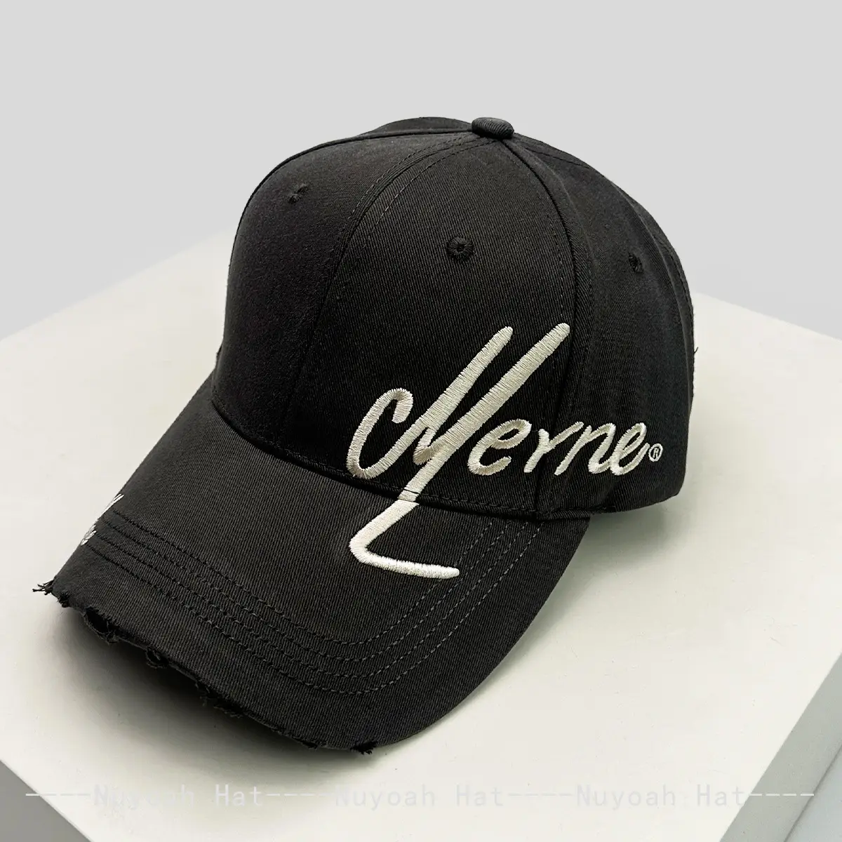 Women Maroon Embroidered Baseball Cap Sunshade - Image 2