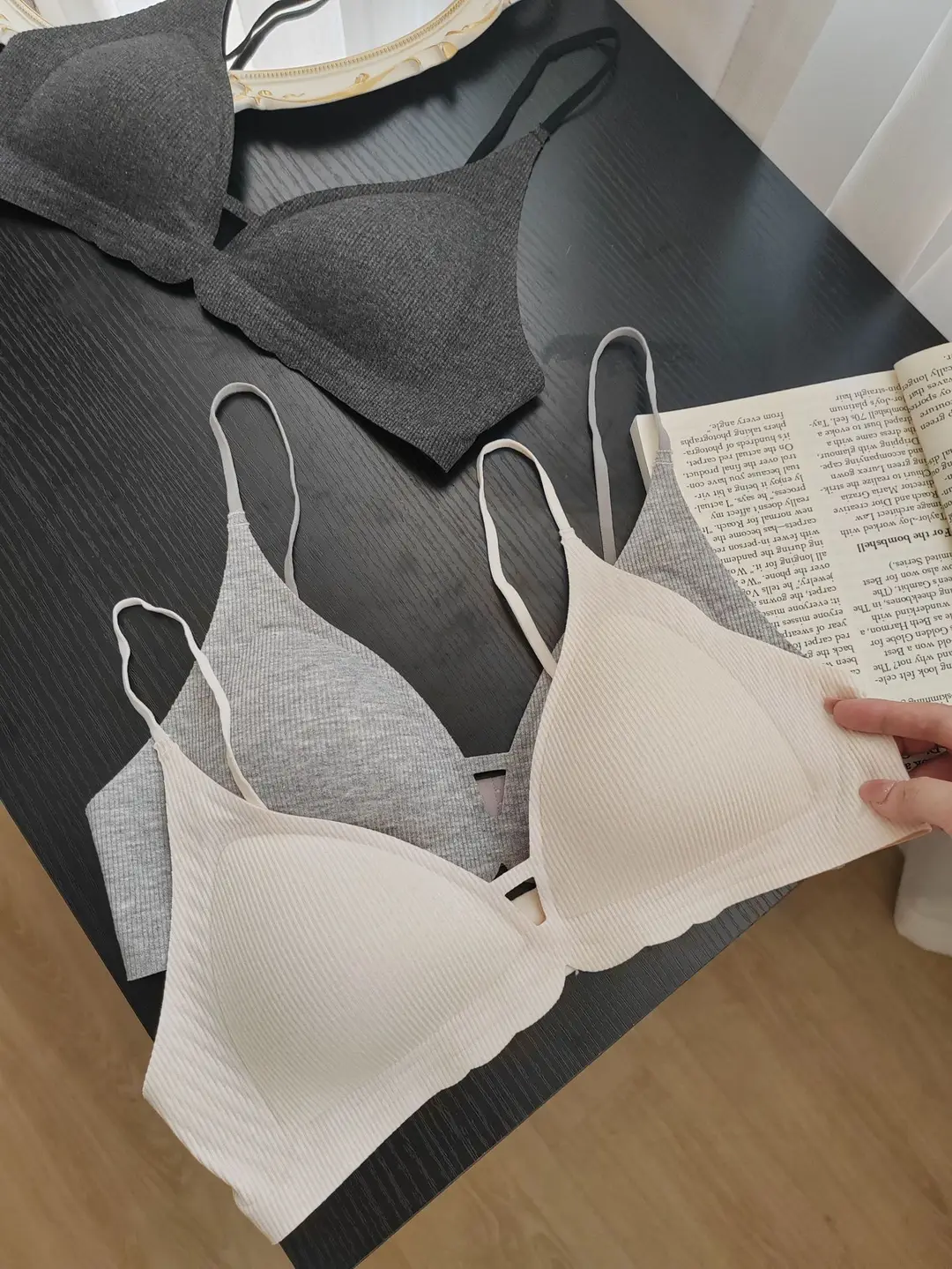 French Seamless Triangle Cup Bra, Thin, Comfortable and Breathable Small Breast Underwear — feature 1