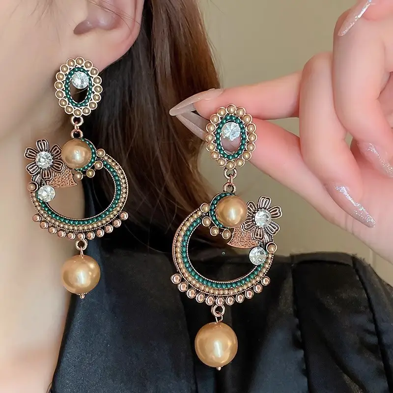 Bohemian Retro Ethnic Style Palace Hong Kong Style Nostalgic Elegant Tassel Bell Pendant Earrings High-End Earrings — feature 10