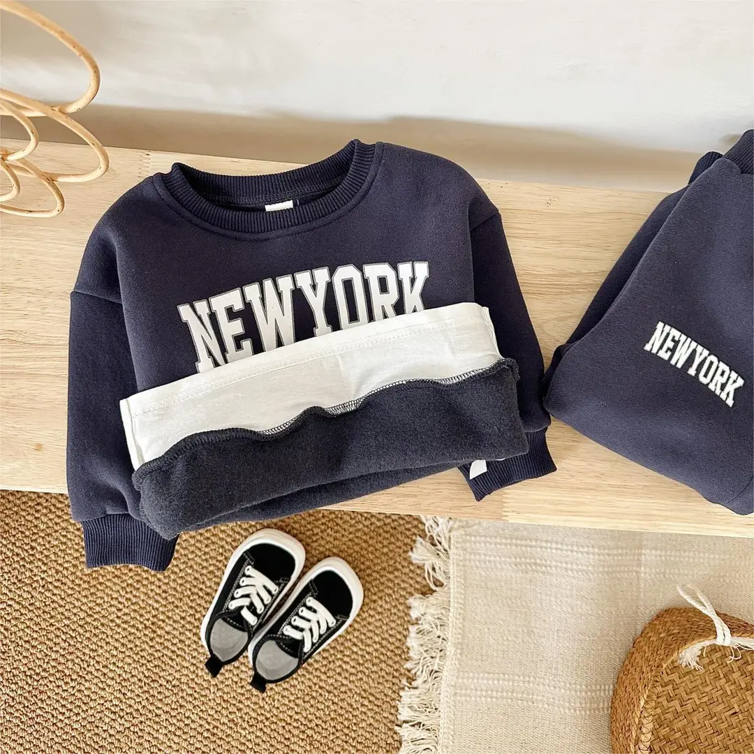 Baby Boys' Letter Print Fake Two-Piece Long-Sleeved Sweatshirt Plus Sports Trousers Fleece Thick Autumn and Winter Two-Piece Set — feature 11