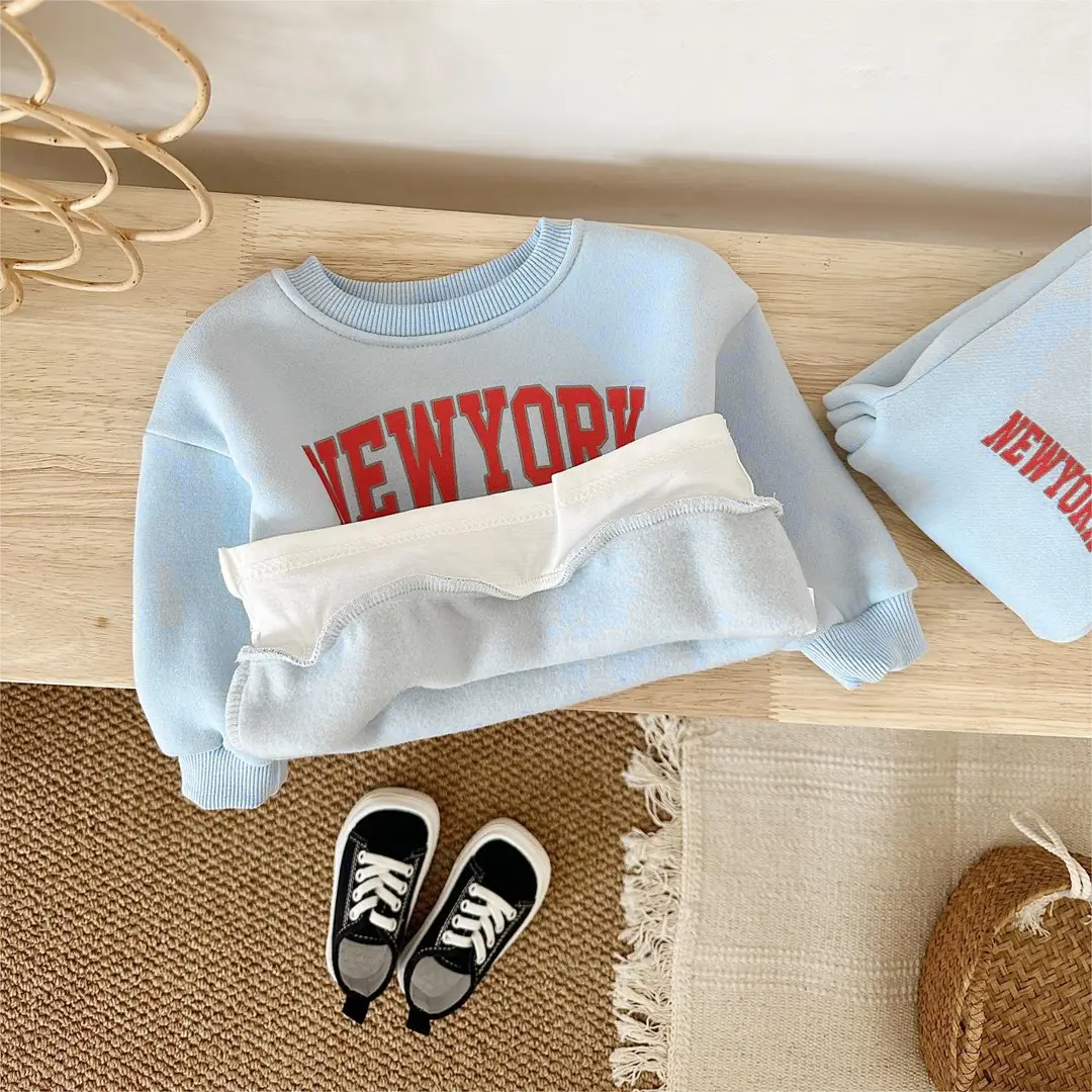 Baby Boys' Letter Print Fake Two-Piece Long-Sleeved Sweatshirt Plus Sports Trousers Fleece Thick Autumn and Winter Two-Piece Set — feature 2