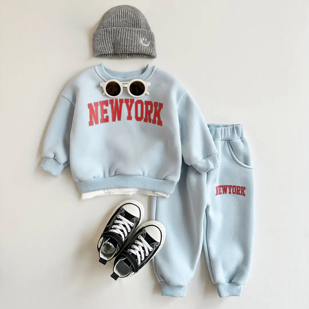 Baby Boys' Letter Print Fake Two-Piece Long-Sleeved Sweatshirt Plus Sports Trousers Fleece Thick Autumn and Winter Two-Piece Set — feature 5