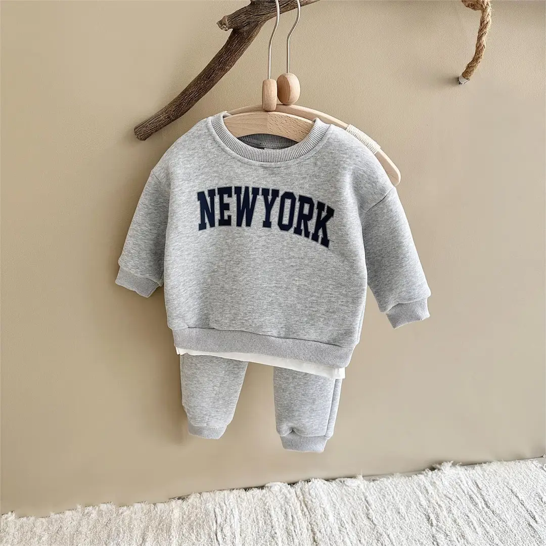 Baby Boys' Letter Print Fake Two-Piece Long-Sleeved Sweatshirt Plus Sports Trousers Fleece Thick Autumn and Winter Two-Piece Set — feature 7