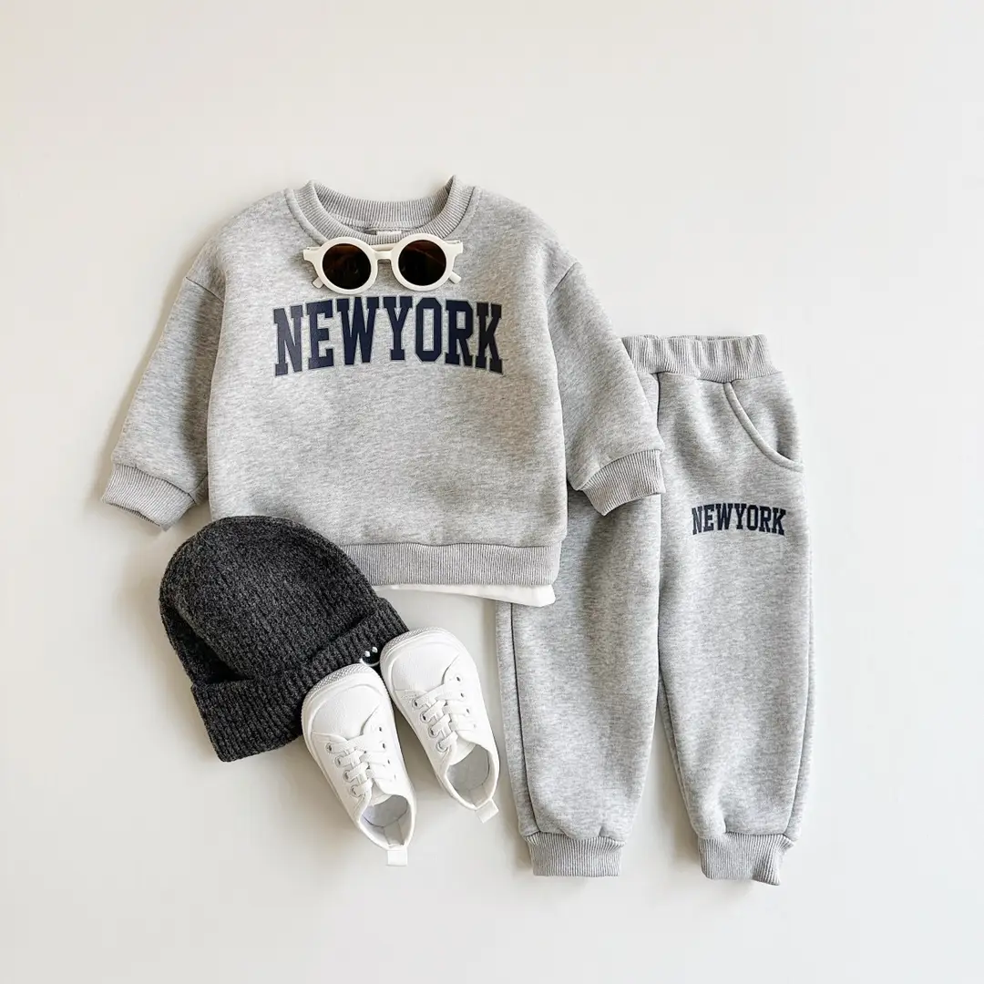 Baby Boys' Letter Print Fake Two-Piece Long-Sleeved Sweatshirt Plus Sports Trousers Fleece Thick Autumn and Winter Two-Piece Set — feature 8