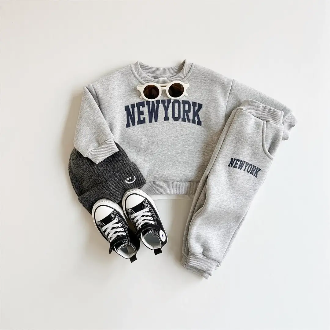 Baby Boys' Letter Print Fake Two-Piece Long-Sleeved Sweatshirt Plus Sports Trousers Fleece Thick Autumn and Winter Two-Piece Set — feature 9