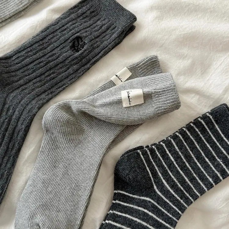 Let’S Miu Lightly in Winter~ Gray Is Indeed the Best Preparation for Winter~ Thick Autumn and Winter Socks for Women