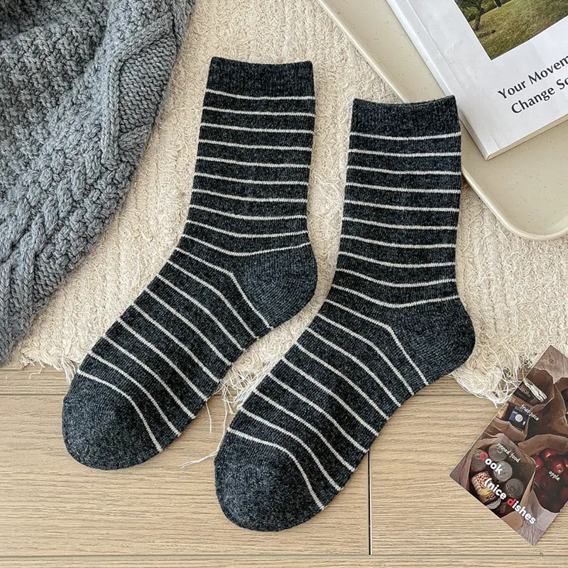 Let’S Miu Lightly in Winter~ Gray Is Indeed the Best Preparation for Winter~ Thick Autumn and Winter Socks for Women