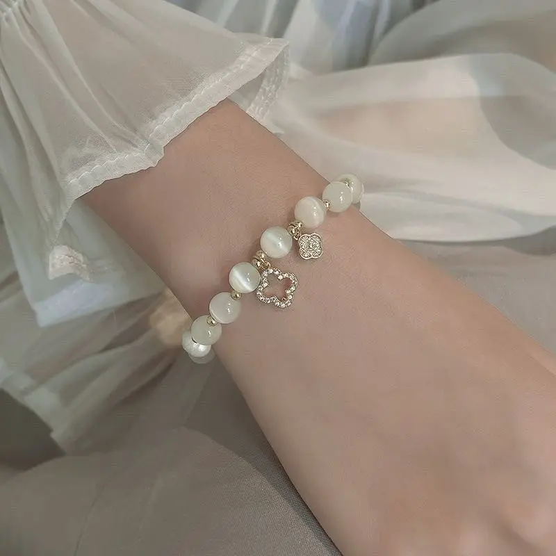 Elastic Rope Pearl Bracelet with Cat's Eye Pendant — feature 6
