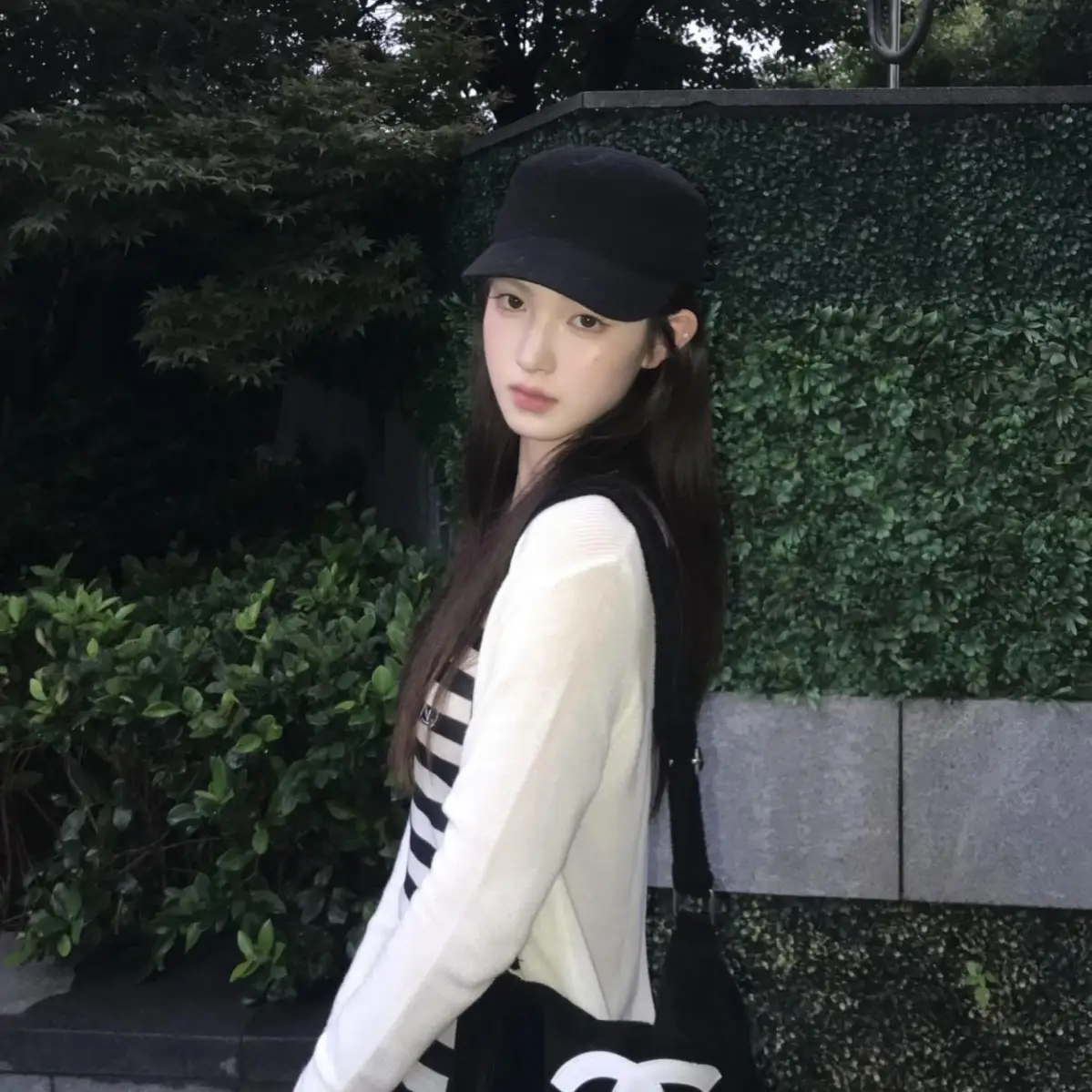 Women's Black Cap with White Umbrella for Spring Autumn - Image 4