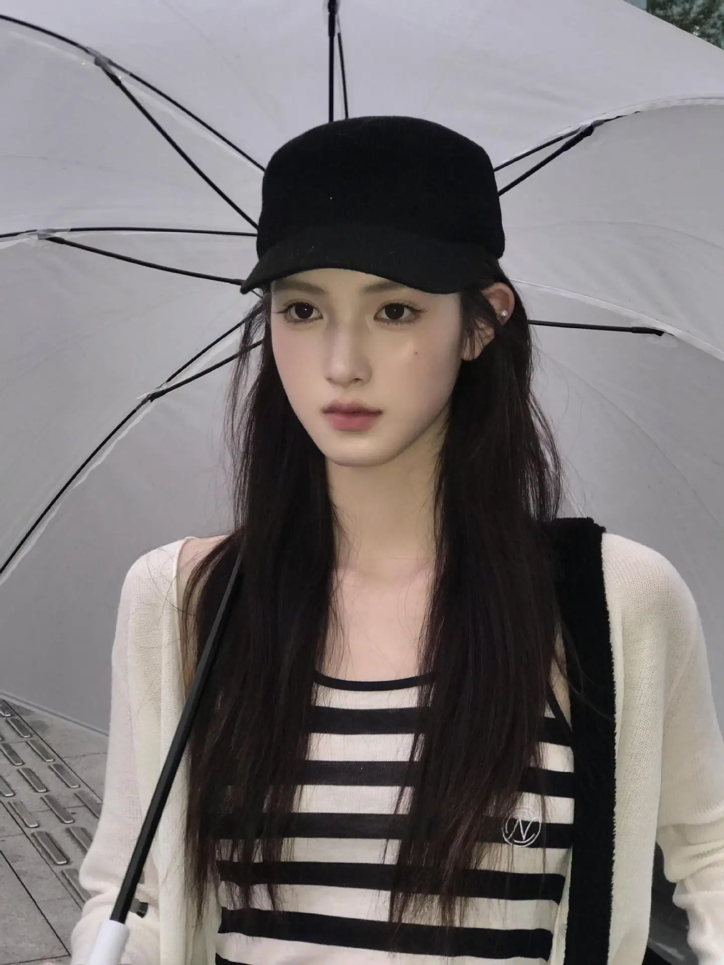 Women's Black Cap with White Umbrella for Spring Autumn — feature 4