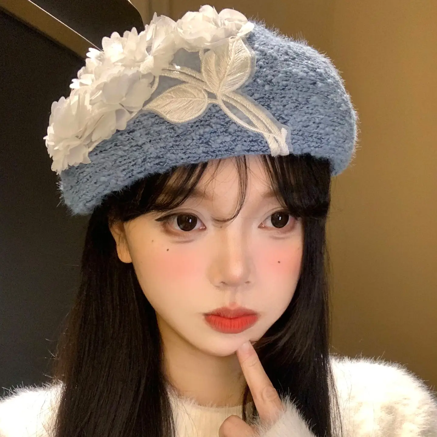 Women's Retro Forward Hat with Peaked Cap & Corduroy Fabric - Image 4