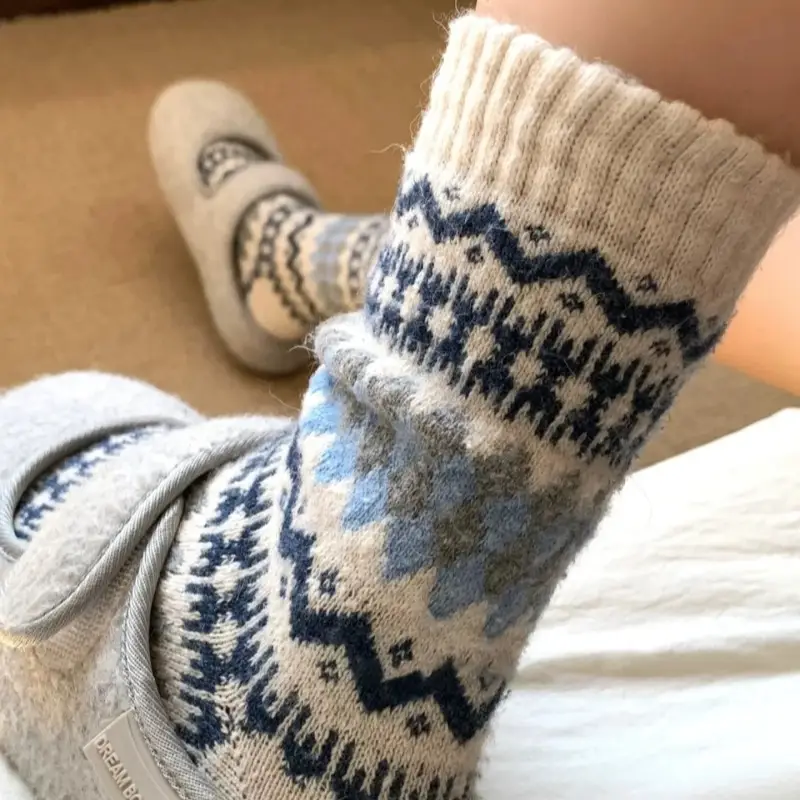 The Same Style from Xiaohongshu Is a Hot Seller! Winter Wool Socks Set with Gray Buttons, Thickened for Warmth, Slouch Socks, Mid-Calf Socks for Women — feature 7
