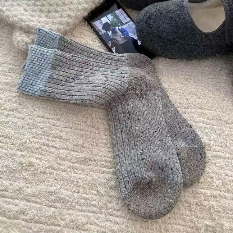 The Same Style from Xiaohongshu Is a Hot Seller! Winter Wool Socks Set with Gray Buttons, Thickened for Warmth, Slouch Socks, Mid-Calf Socks for Women