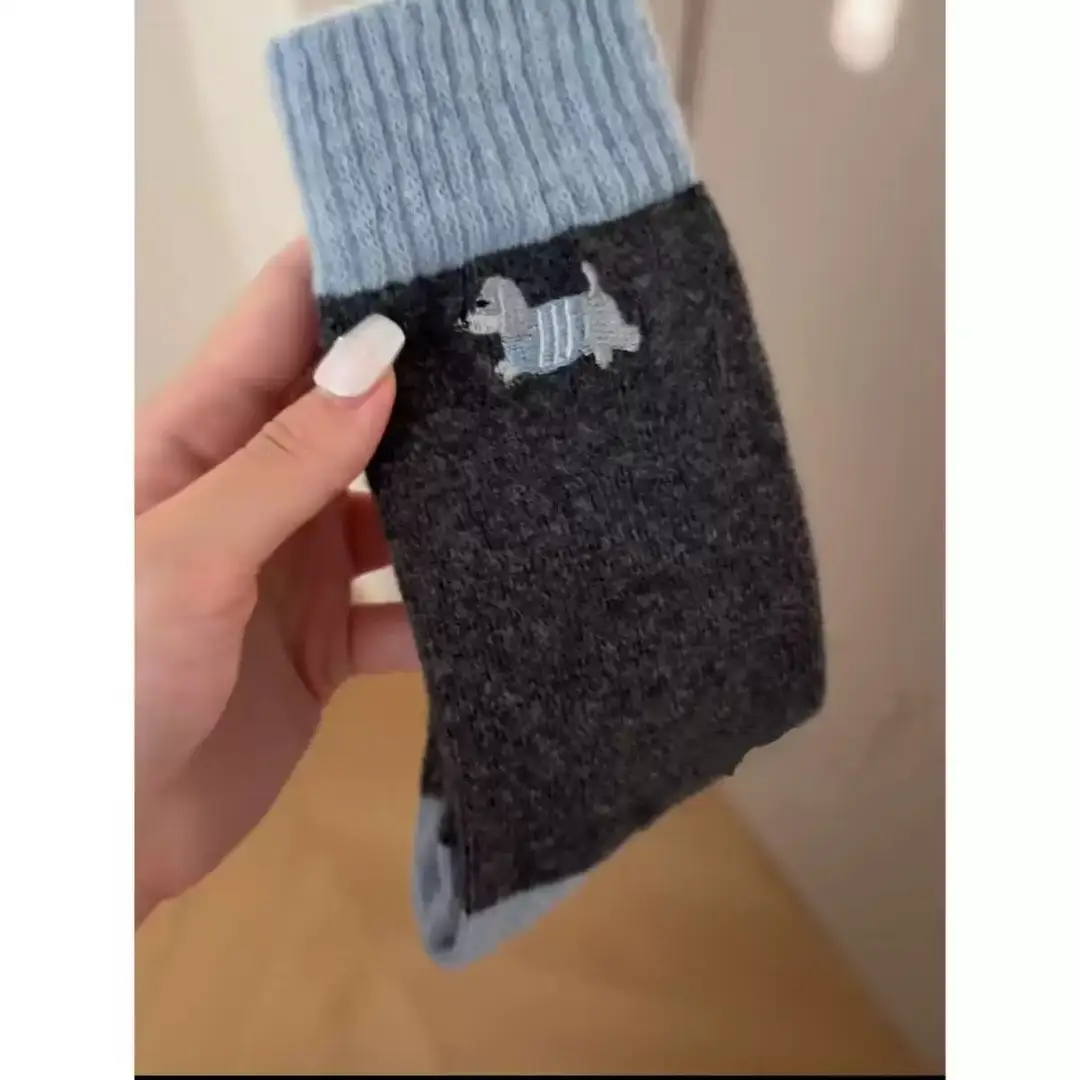 The Same Style from Xiaohongshu Is a Hot Seller! Winter Wool Socks Set with Gray Buttons, Thickened for Warmth, Slouch Socks, Mid-Calf Socks for Women