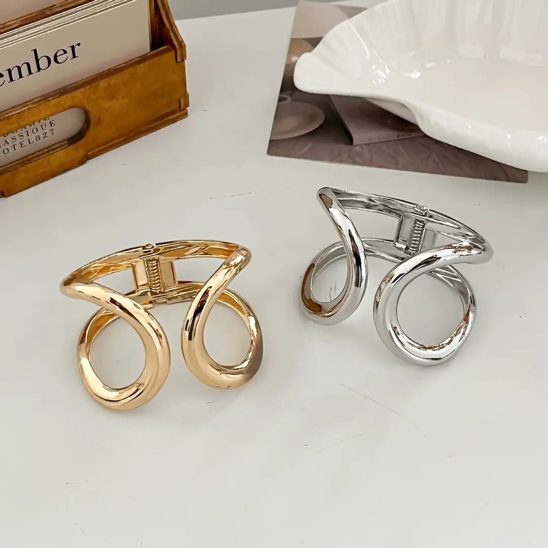 Fashionable and Minimalist Symmetrical Hollow Alloy Bracelet for Women, Open Bangle with Unique Design, Arm Bracelet Jewelry Accessory — feature 27