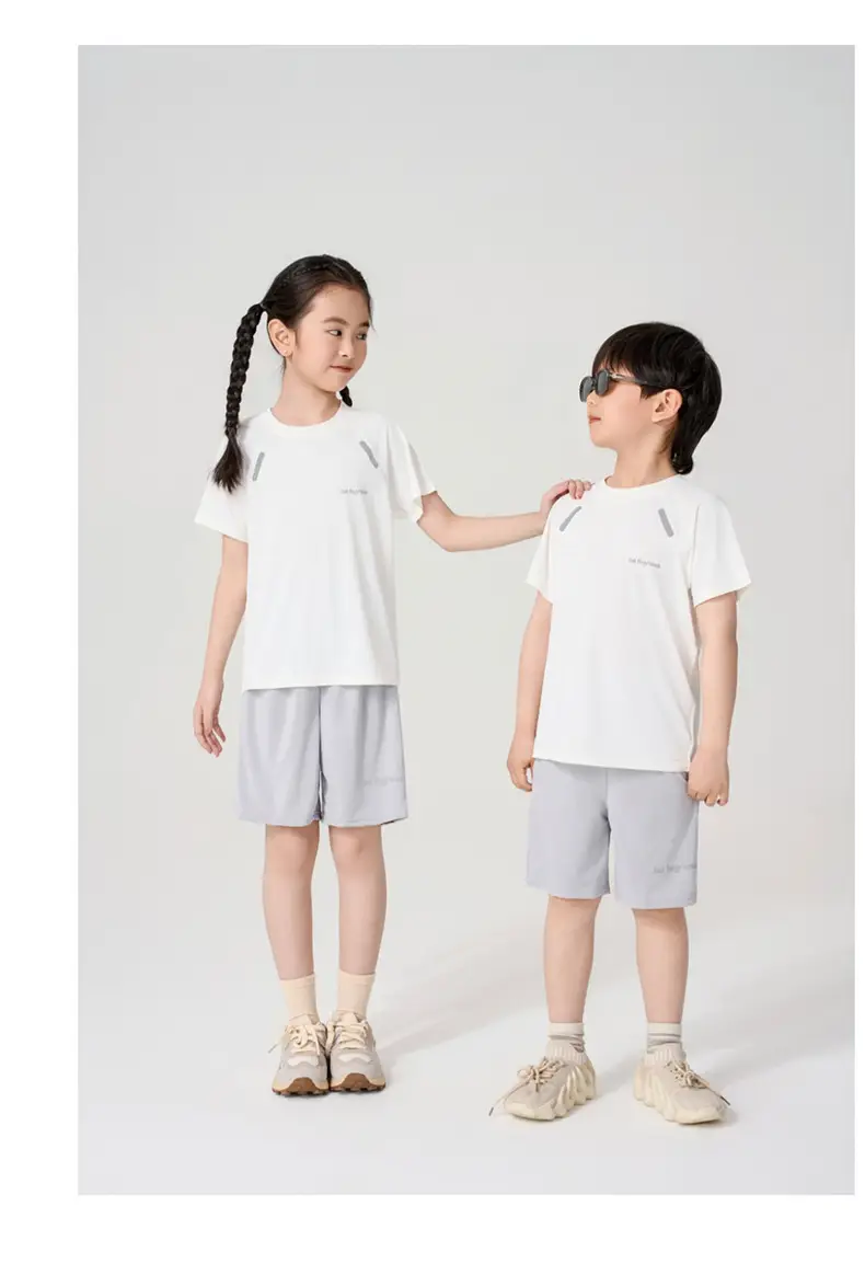 Boys Light Blue T-Shirt Green Print Middle to Large — feature 18