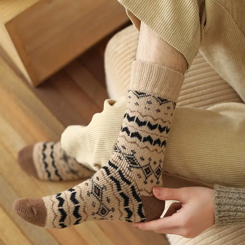 Men's Winter Thick Socks Mid-Tube Thickeneded Terry Retro Forest Style Student Couple Thick Socks New Warm Autumn