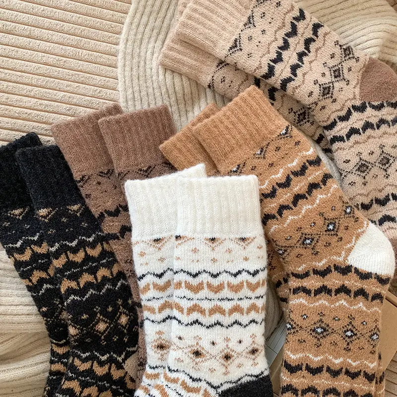 Men's Winter Thick Socks Mid-Tube Thickeneded Terry Retro Forest Style Student Couple Thick Socks New Warm Autumn
