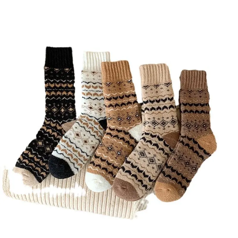 Men's Winter Thick Socks Mid-Tube Thickeneded Terry Retro Forest Style Student Couple Thick Socks New Warm Autumn