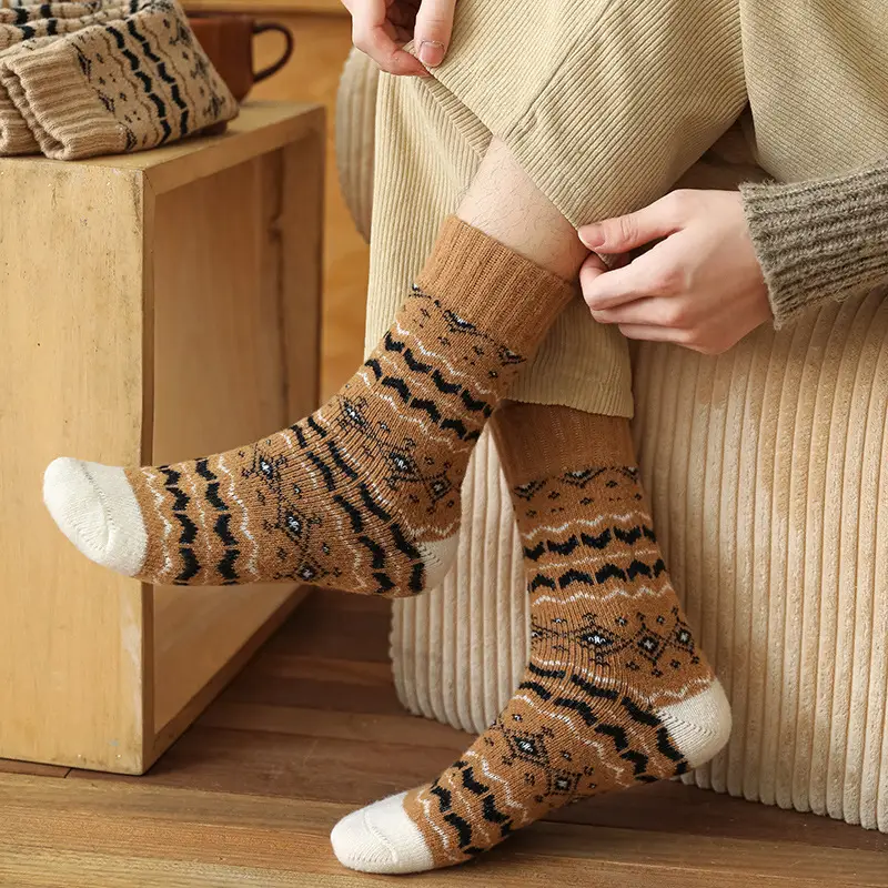Men's Winter Thick Socks Mid-Tube Thickeneded Terry Retro Forest Style Student Couple Thick Socks New Warm Autumn — feature 6