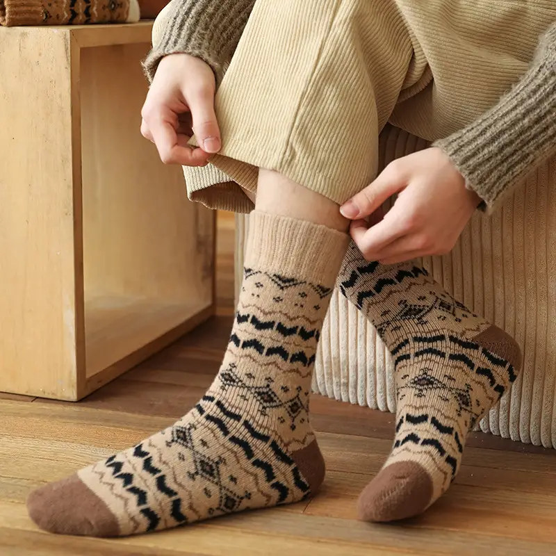 Men's Winter Thick Socks Mid-Tube Thickeneded Terry Retro Forest Style Student Couple Thick Socks New Warm Autumn — feature 9