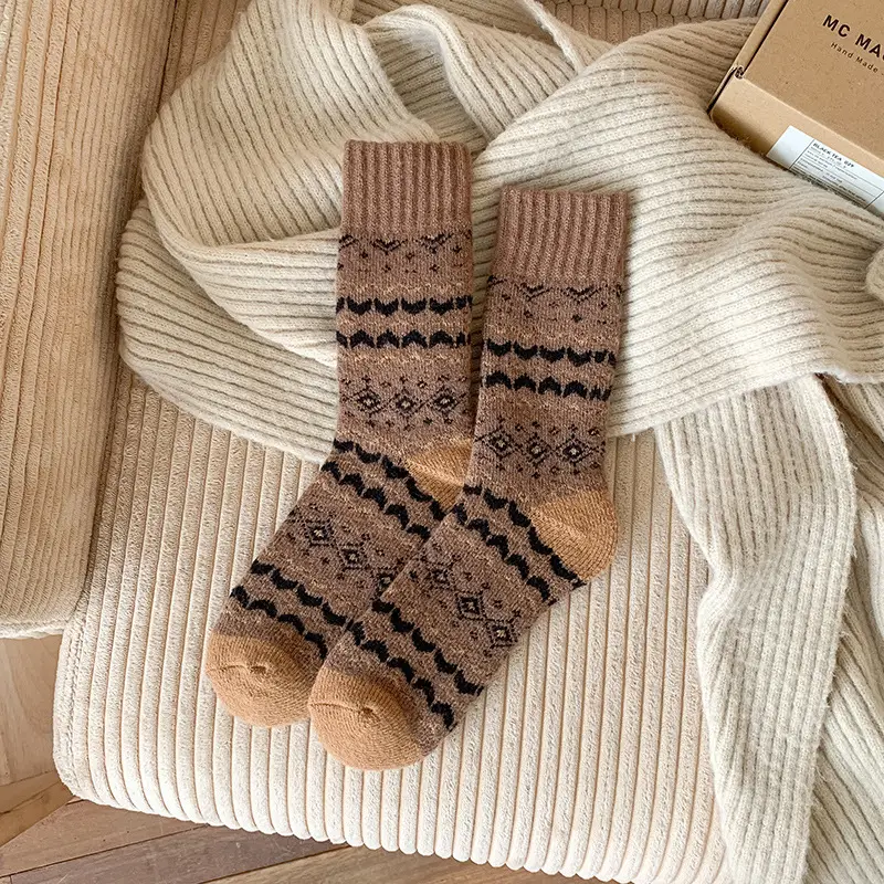 Men's Winter Thick Socks Mid-Tube Thickeneded Terry Retro Forest Style Student Couple Thick Socks New Warm Autumn