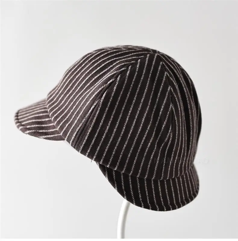 Men & Women Sherlock Holmes Double-Brimmed Striped Cap — feature 1
