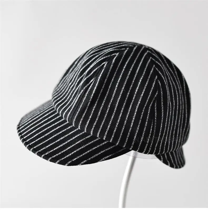 Men & Women Sherlock Holmes Double-Brimmed Striped Cap — feature 4
