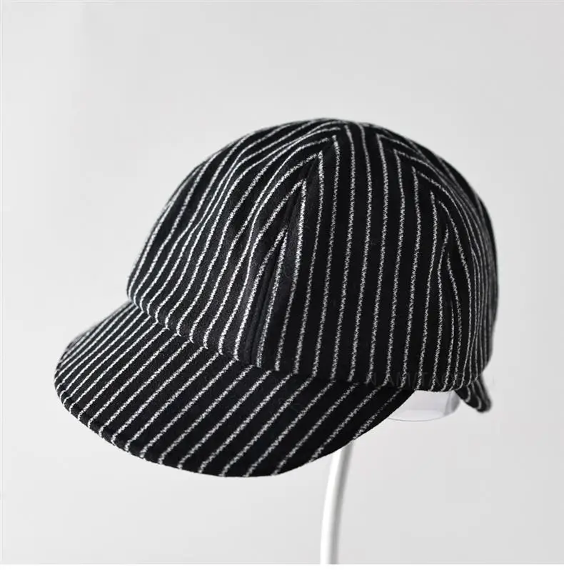 Men & Women Sherlock Holmes Double-Brimmed Striped Cap — feature 5