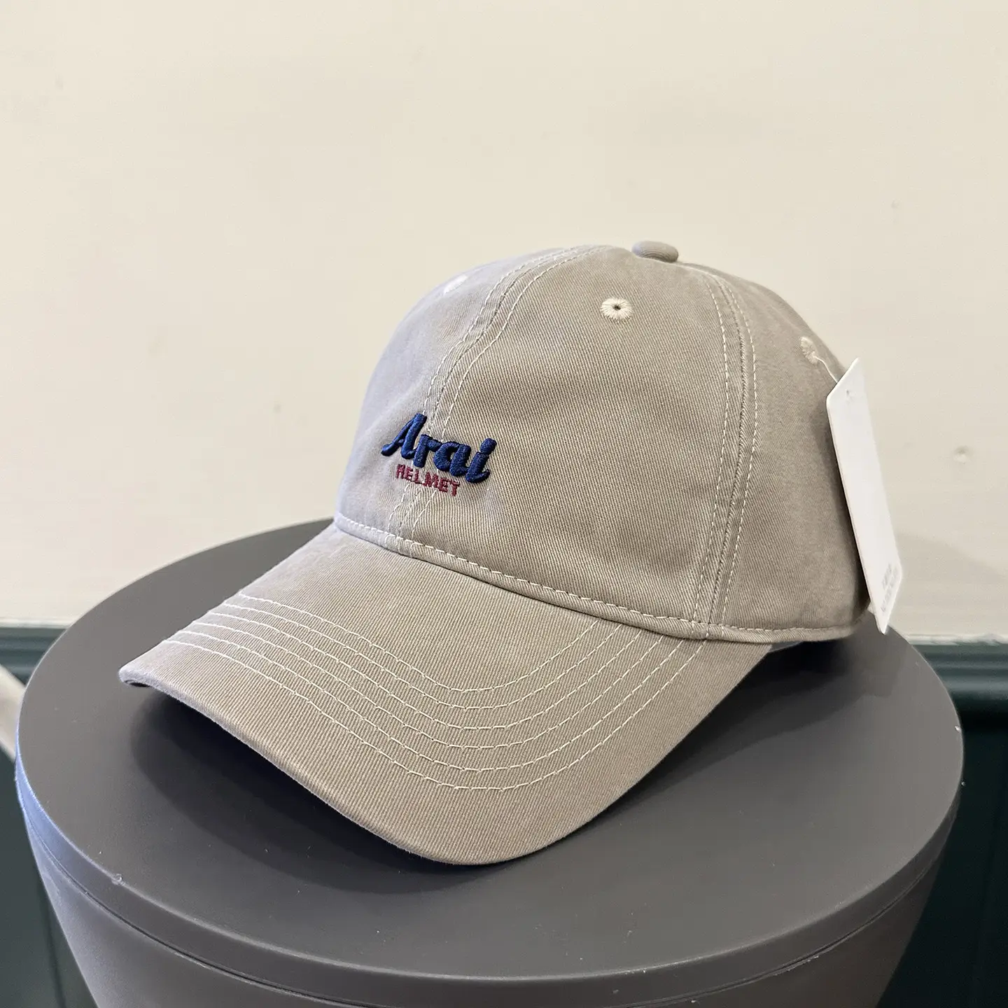 Korean Style Beige Baseball Cap for Women with Embroidered Letter Design - Image 3