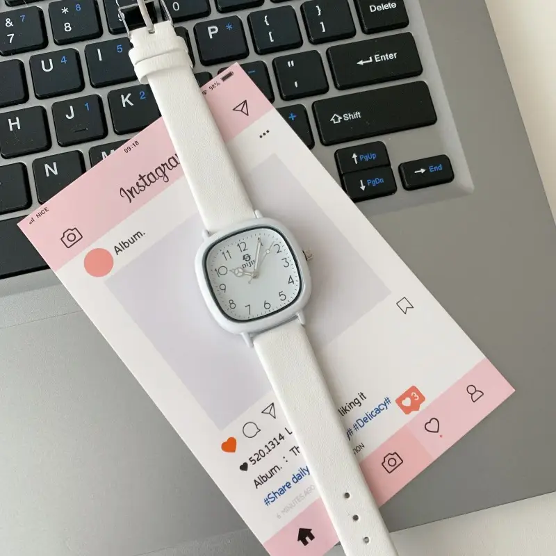 Factory Direct Sales of New Simple and Elegant Ins-Style Quartz Watches for Students and Office Workers, with a Minimalist, Fresh, and Vintage Forest-Style Design