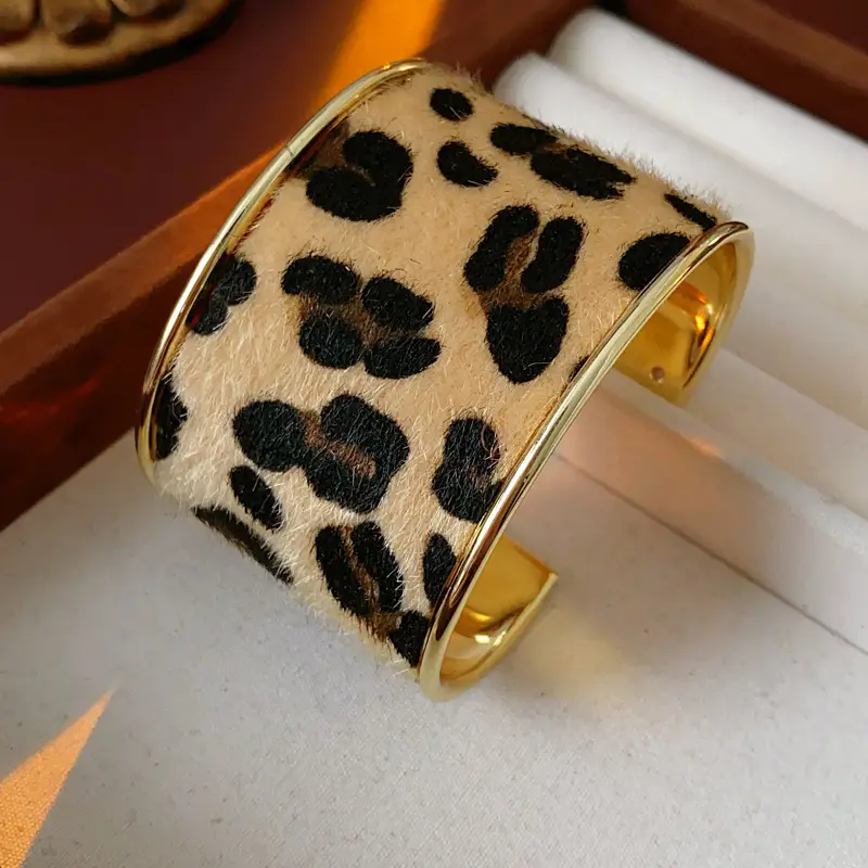 French Autumn and Winter Flocked Leopard Print Wide Open Bracelet Light Luxury High-End Bracelet Retro Ethnic Style Versatile Bracelet — feature 3