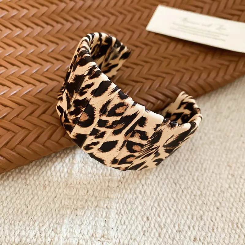French Autumn and Winter Flocked Leopard Print Wide Open Bracelet Light Luxury High-End Bracelet Retro Ethnic Style Versatile Bracelet — feature 4