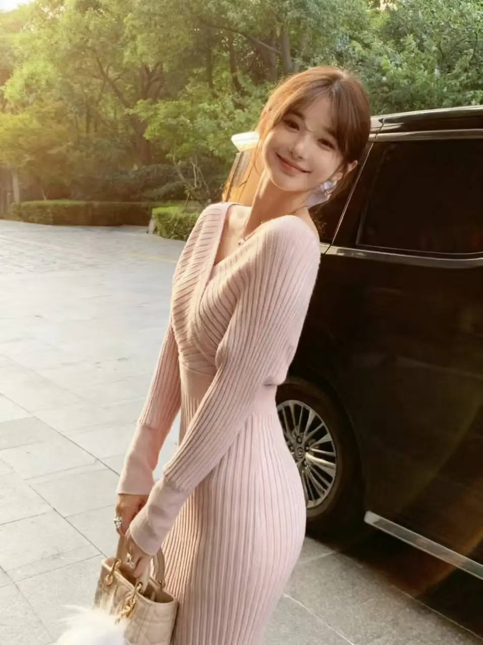 French-Style Pink V-Neck Bodycon Knit Long Dress, Autumn and Winter Coat Base Dress, Elegant and Graceful — feature 3