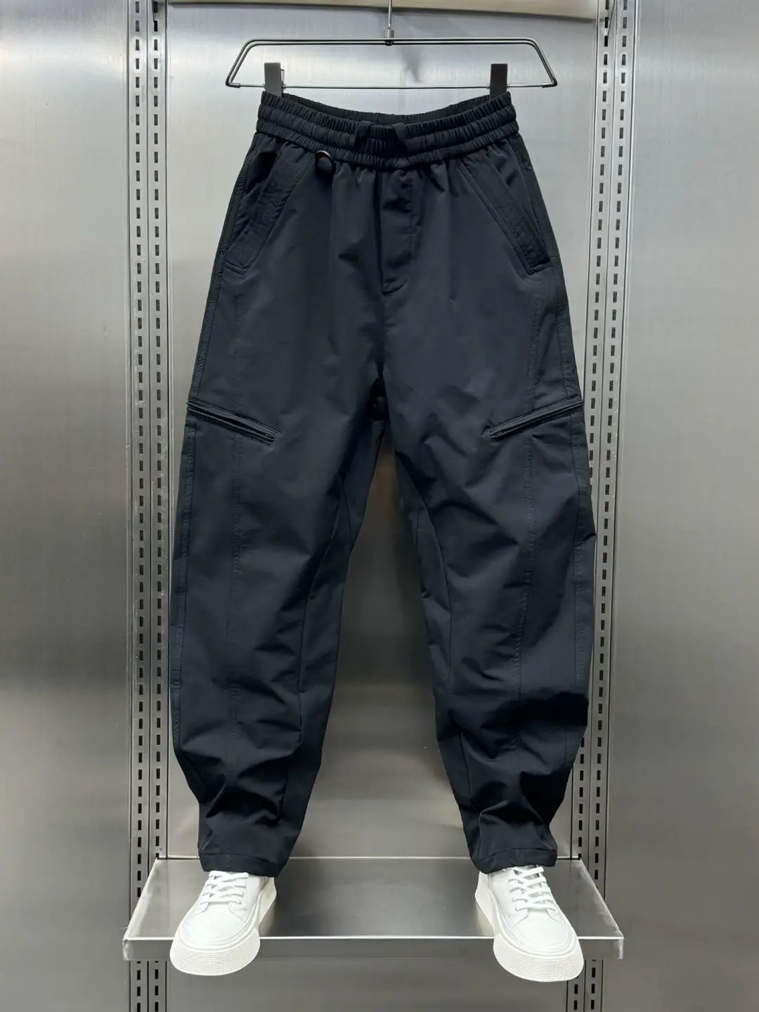 2026 Autumn/Winter Zipper Curved-Cut Work Pants for Men, American Style Loose Straight Harem Pants, Outdoor Versatile Casual Slim-Fit Pants — feature 5