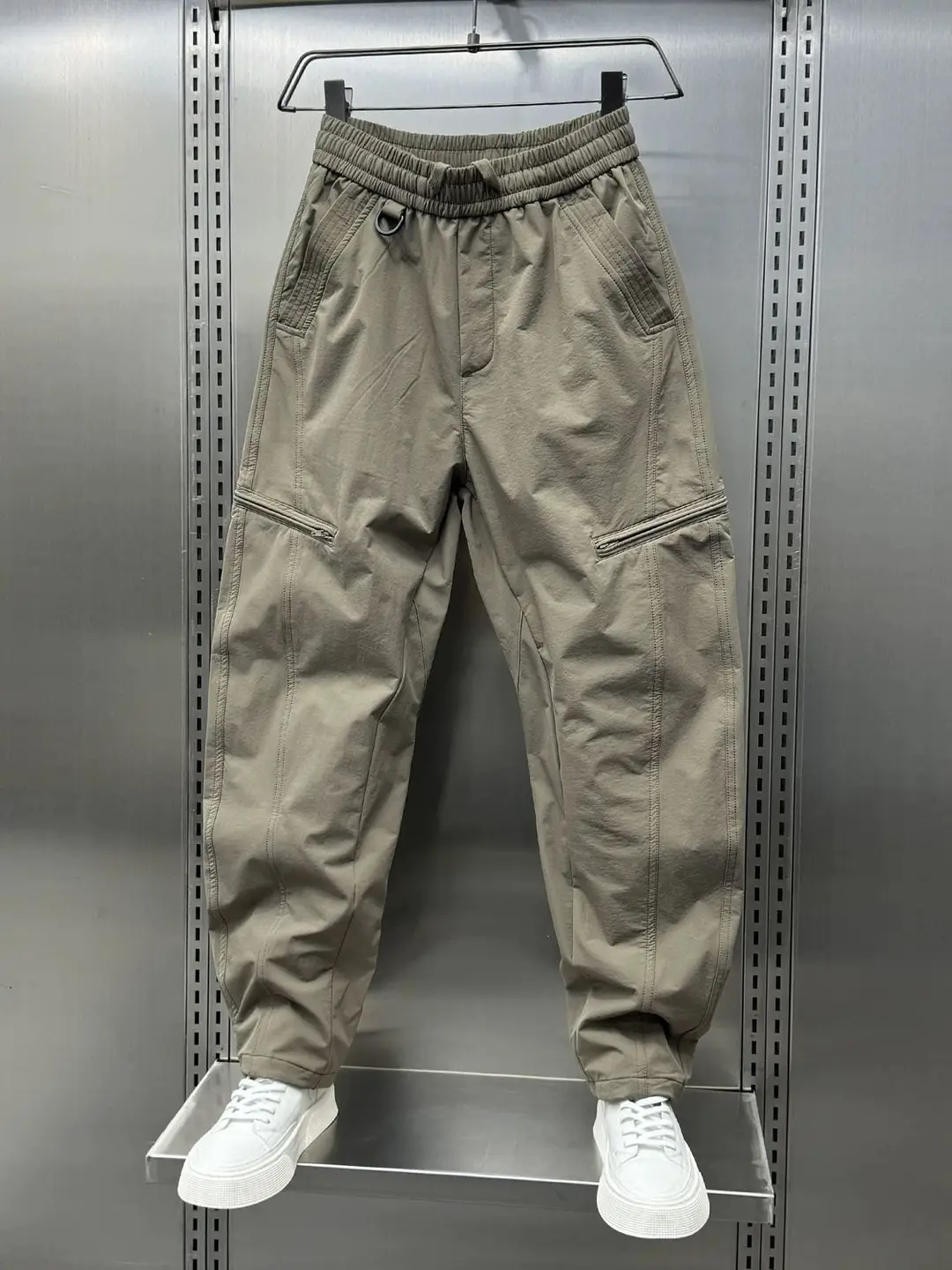 2026 Autumn/Winter Zipper Curved-Cut Work Pants for Men, American Style Loose Straight Harem Pants, Outdoor Versatile Casual Slim-Fit Pants — feature 6