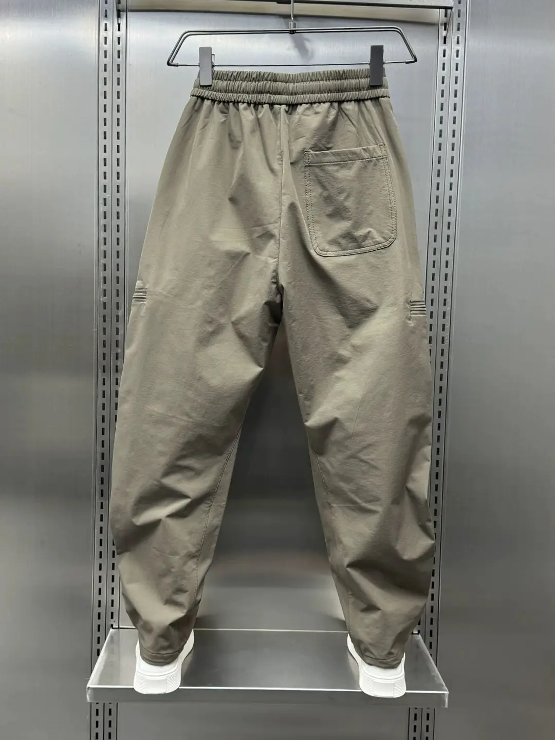 2026 Autumn/Winter Zipper Curved-Cut Work Pants for Men, American Style Loose Straight Harem Pants, Outdoor Versatile Casual Slim-Fit Pants — feature 8