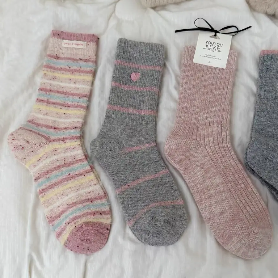 Soft Wool Socks for Women, Autumn and Winter Mid-Calf Cashmere Thick Warm Long Socks, Japanese Sweet Slouch Socks for Winter — feature 8