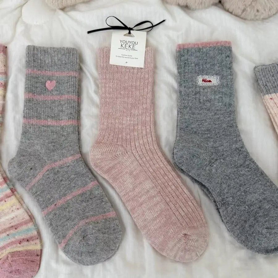 Soft Wool Socks for Women, Autumn and Winter Mid-Calf Cashmere Thick Warm Long Socks, Japanese Sweet Slouch Socks for Winter — feature 9