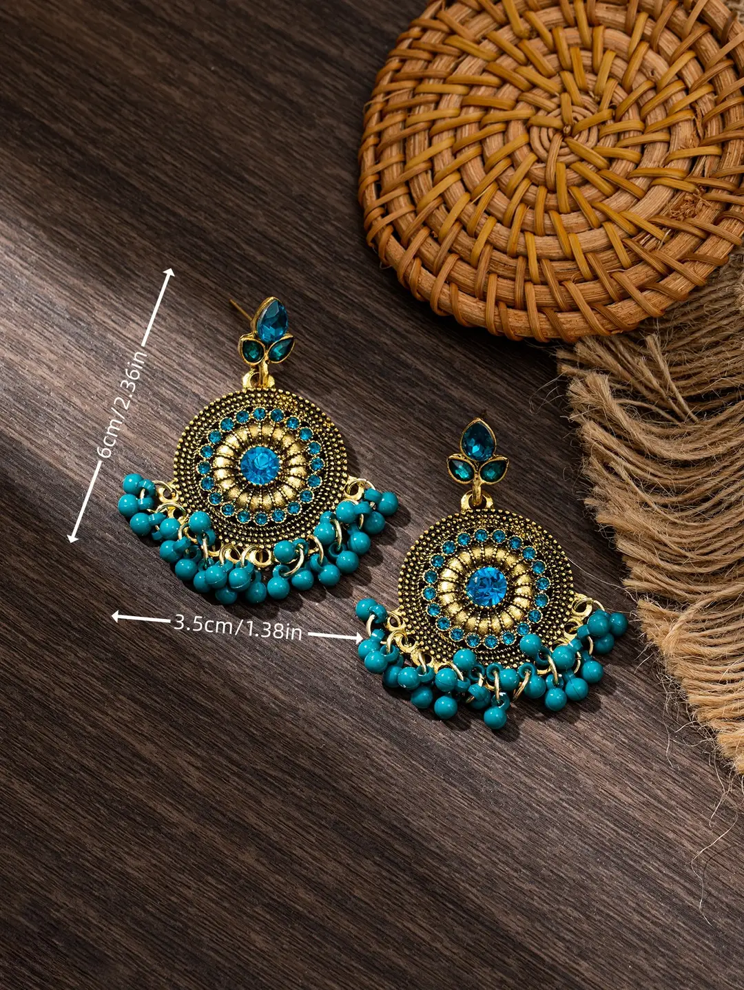 Round Full Diamond Pearl Tassel Earrings, Exotic Crystal Long Ethnic Style Beaded Gold Earrings, Travel Street Photography — feature 1