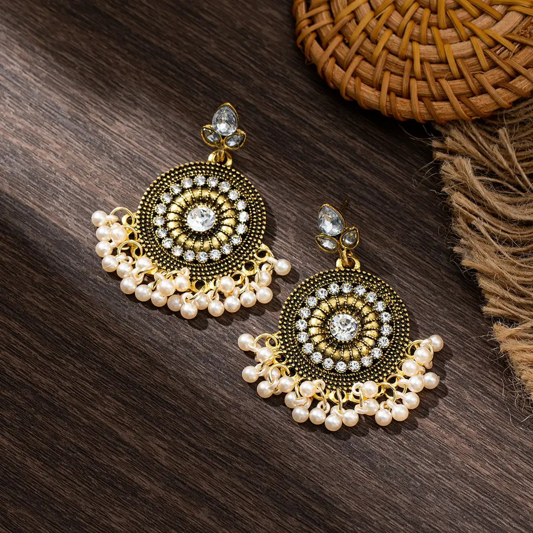 Round Full Diamond Pearl Tassel Earrings, Exotic Crystal Long Ethnic Style Beaded Gold Earrings, Travel Street Photography — feature 10